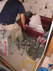 浴室解体中