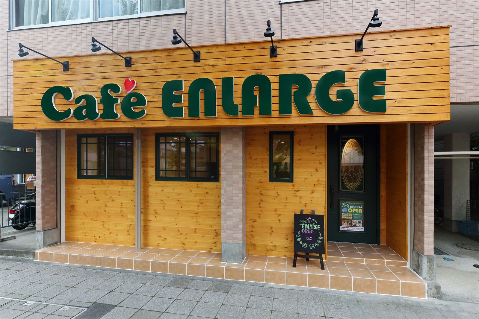 一級建築士プロデュース！　“Café ENLARGE”堂々オープン！