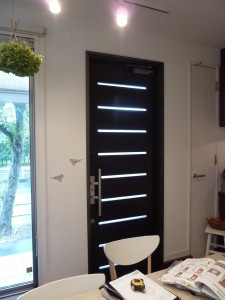 (施工前)玄関ドア内側