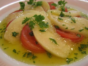 フレッシュトマトともものサラダ