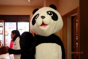 北野支店イベント2日目開催中！“恋ダンス”を踊るパンダ登場！！