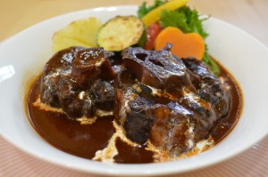 牛テールシチュー