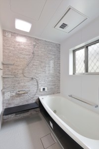 柔らかくて暖かい床のユニットバス