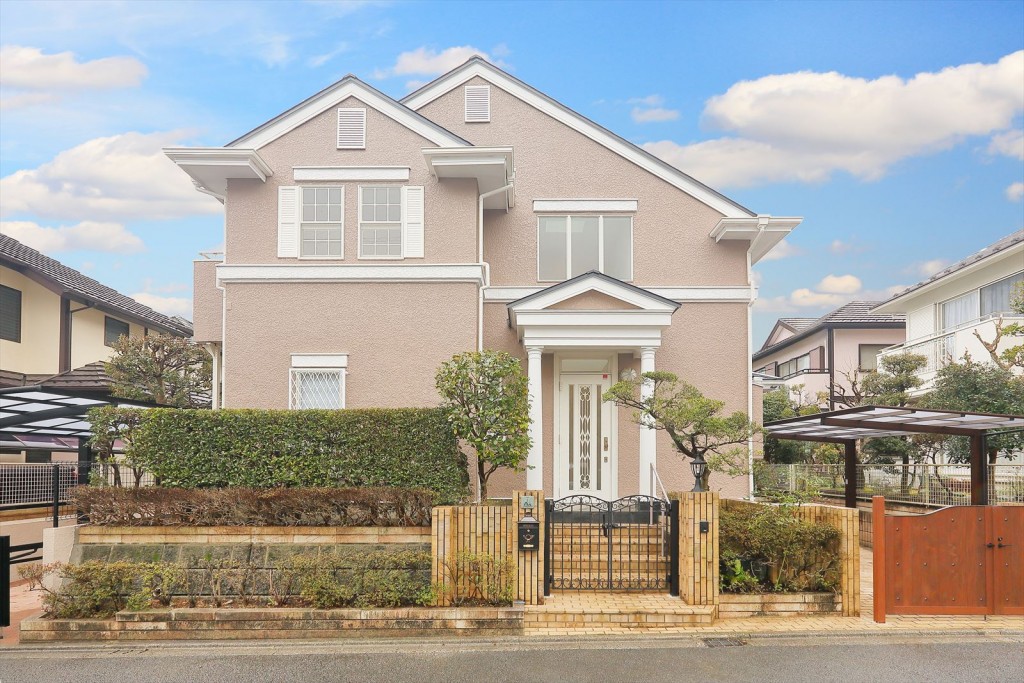 洋館風のお洒落な外観