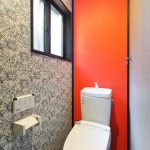 アクセントが映えるトイレ