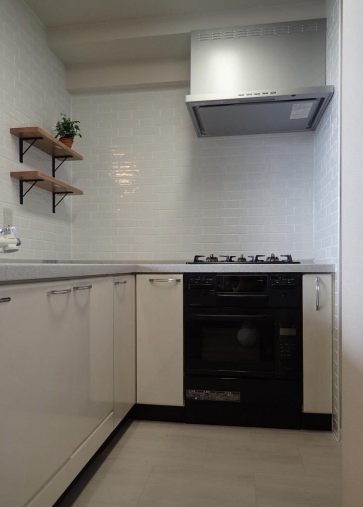 飾り棚×L型のキッチン