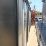 サンルームの床をウッドデッキで