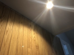 無垢の木材を使ったアクセントウォール！