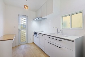 キッチンの壁、キッチンパネル派？タイル派？