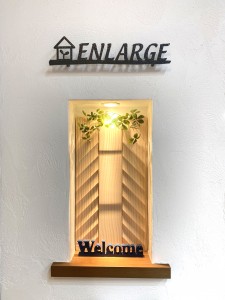 アクセントにウッドワンのデザインウォール