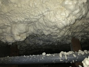 室岡様邸床下吹付後