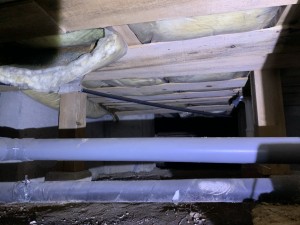 室岡様邸床下吹付前