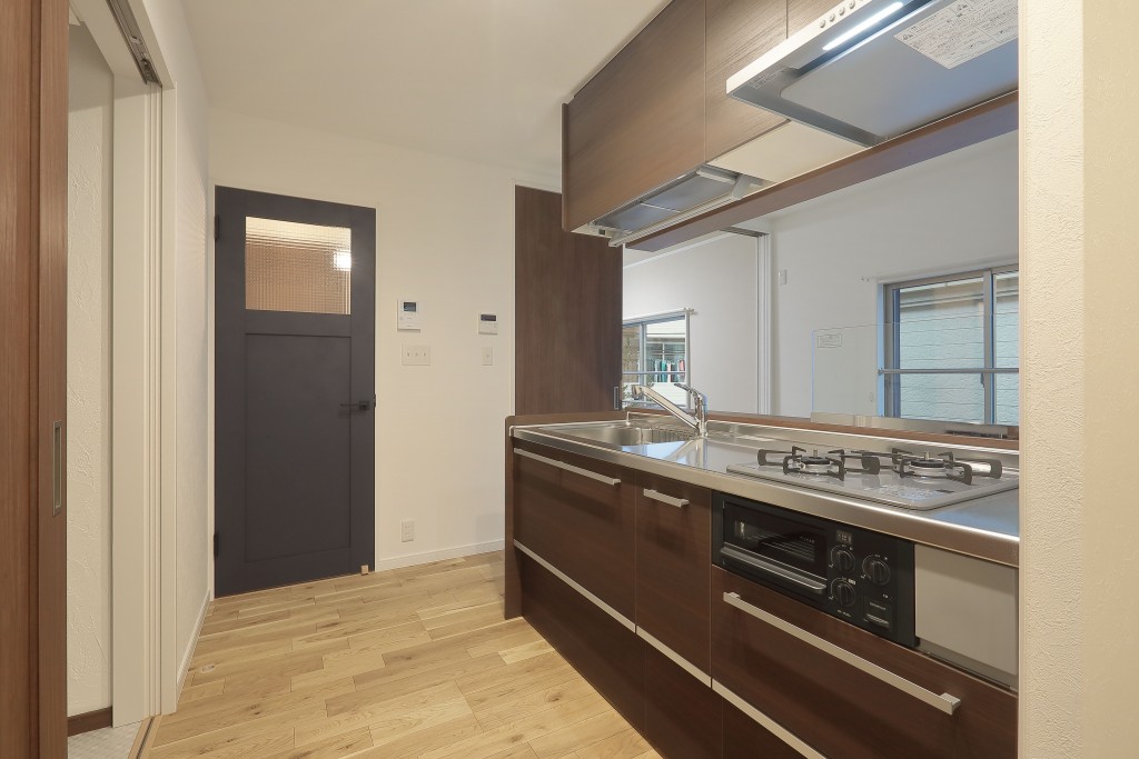 M様邸　アパートリノベ　セミオープン　キッチン (2)