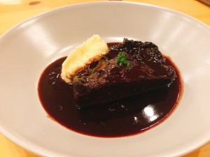 カフェ💛エンラージ＊とろとろ牛ホホ肉の赤ワイン煮
