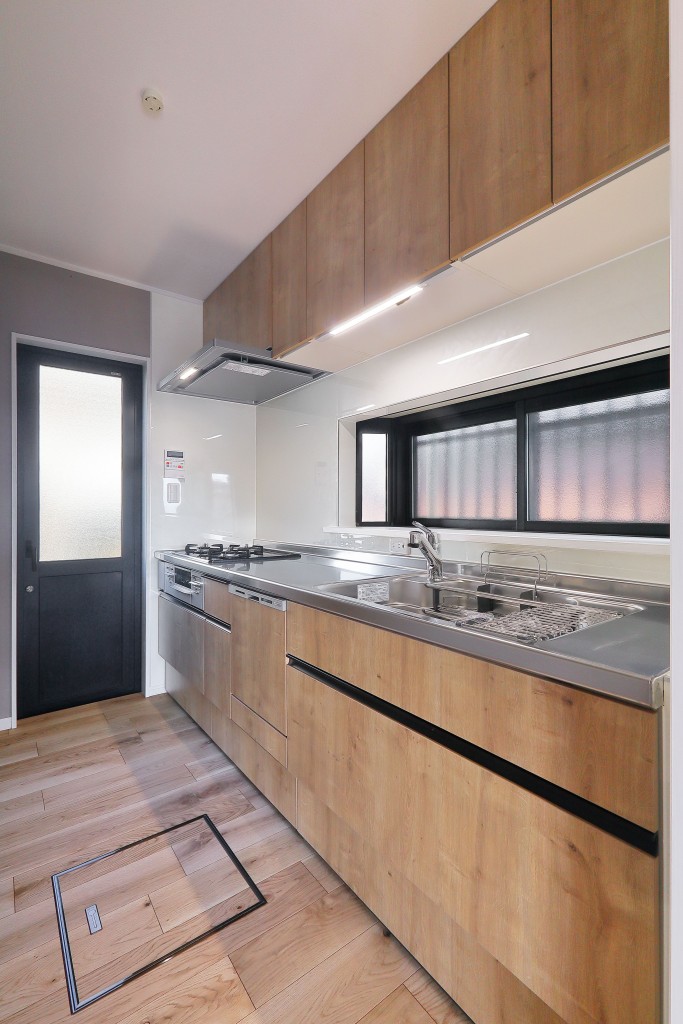 M様邸　中古リノベ　独立型　キッチン (2)