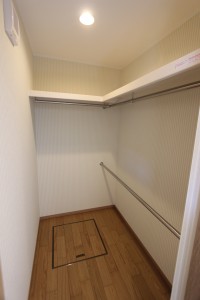 ウォークインクローゼット (4)