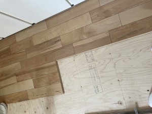 フローリング貼