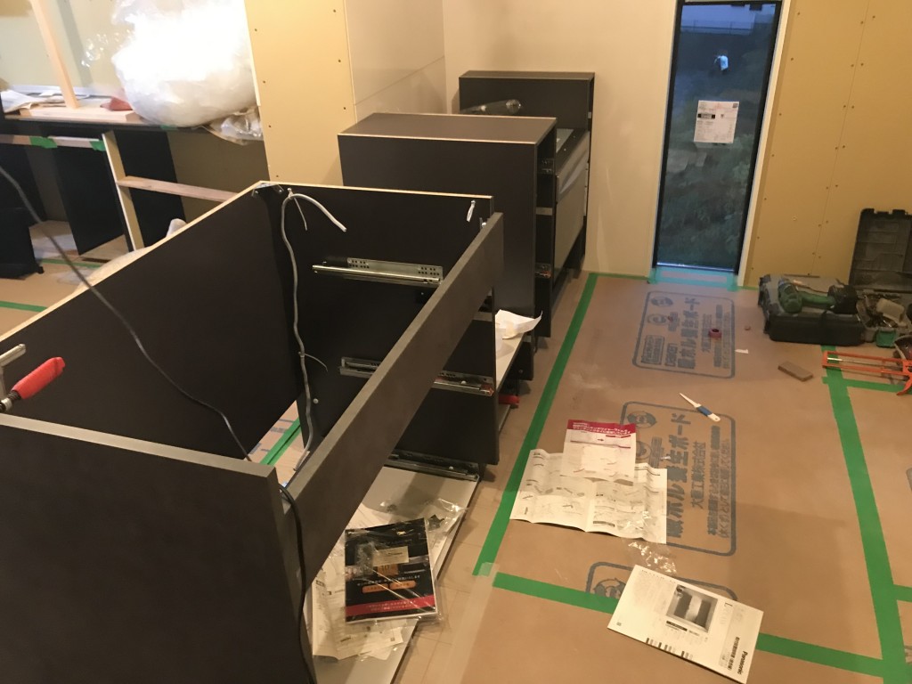 キッチン施工中