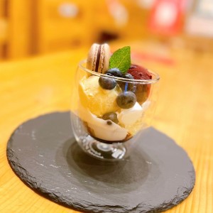 カフェ💛エンラージ＊新作スイーツ✨八王子産ブルーベリーのパルフェ❤