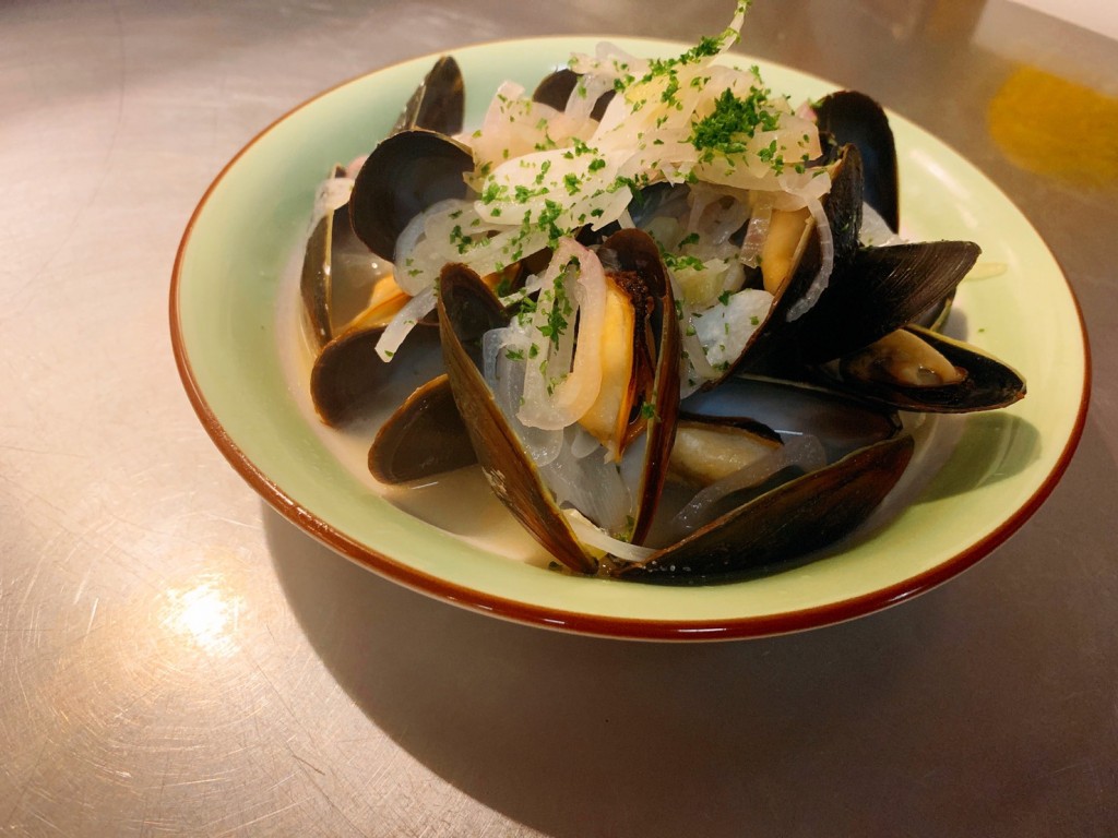 ムール貝の白ワイン煮 +300円でリゾットにも