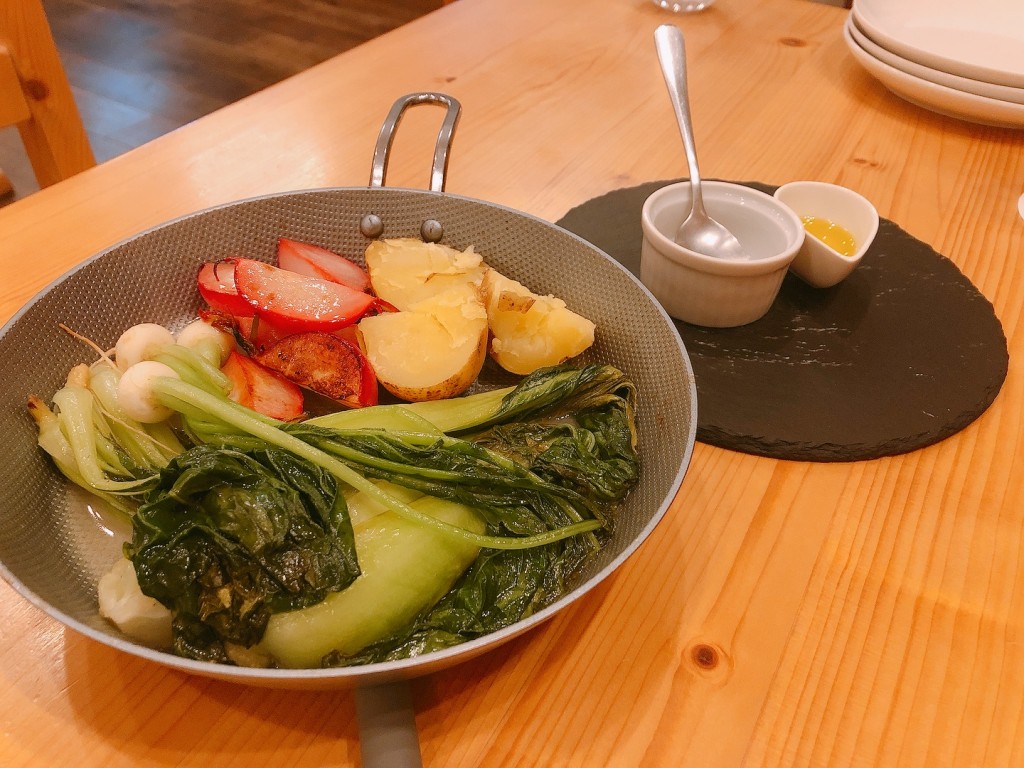 旬の野菜の蒸し焼き料理