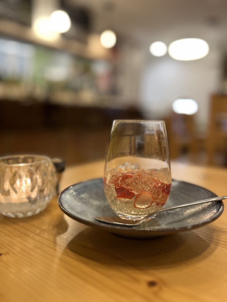 苺の白ワインゼリー