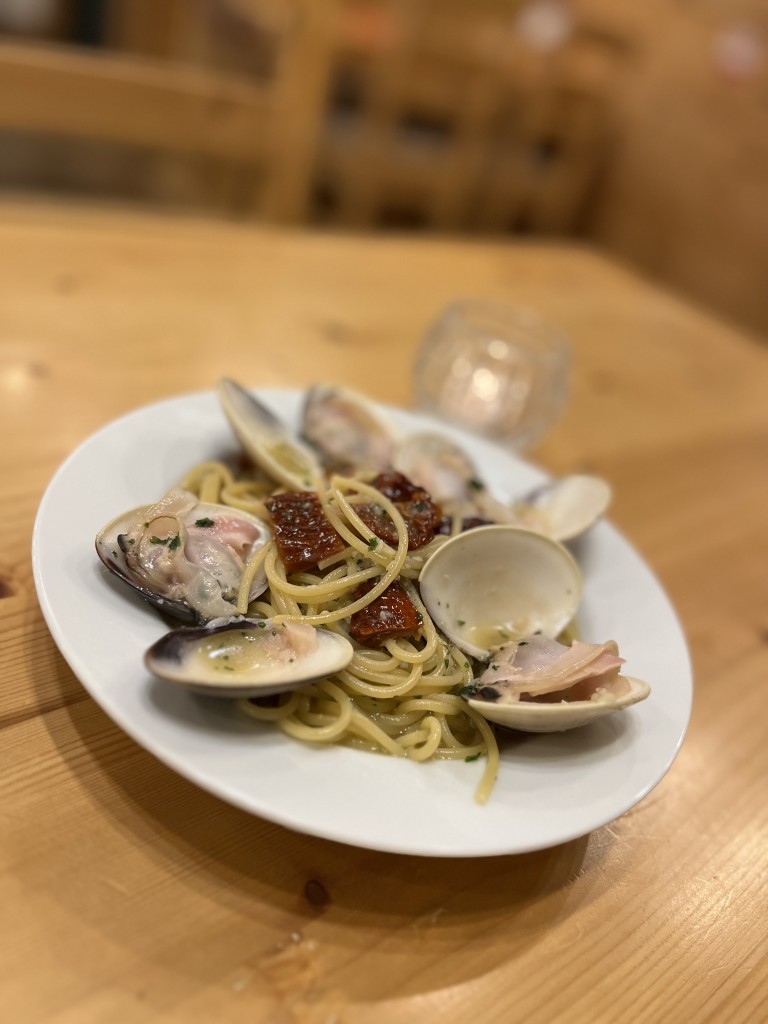 九十九里産ハマグリとドライトマトのパスタ