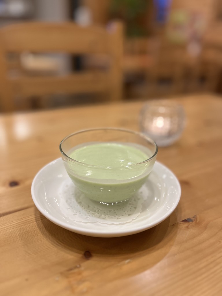 グリーンピースの冷製スープ