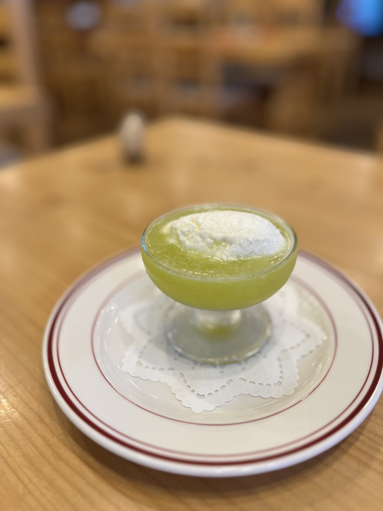 クレームダンジュをのせたメロンのスープ