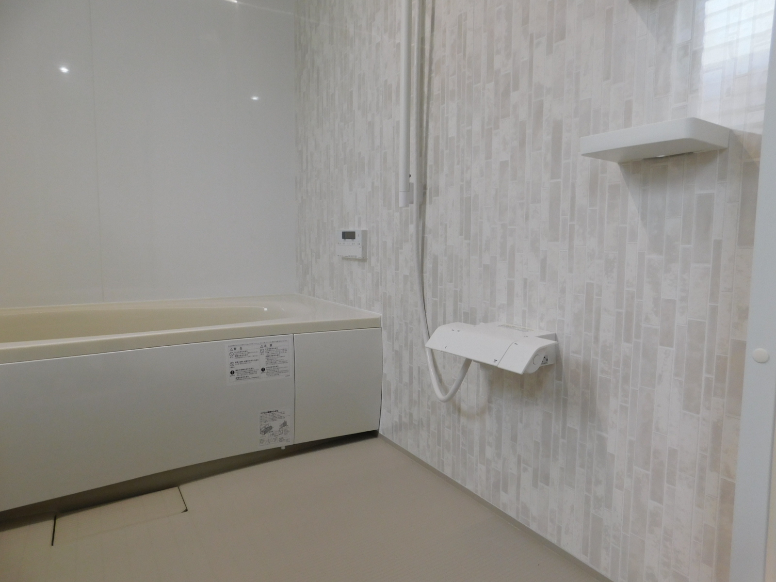 予想をはるかに越える玄関・廊下・洗面所・浴室になりました。