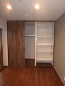 洋室1クローゼット_R