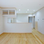 店舗併用住宅を自然素材の二世帯住宅に建て替え