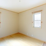 店舗併用住宅を自然素材の二世帯住宅に建て替え