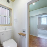 店舗併用住宅を自然素材の二世帯住宅に建て替え