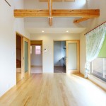 店舗併用住宅を自然素材の二世帯住宅に建て替え