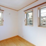 店舗併用住宅を自然素材の二世帯住宅に建て替え