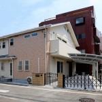 店舗併用住宅を自然素材の二世帯住宅に建て替え