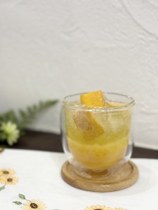 果肉たっぷりマンゴーソーダ