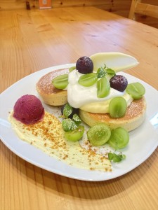 【新発売】シャインマスカット＆巨峰のパンケーキ🍇