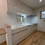 自然光を採りこんだ明るい住まいへとフルリノベーション