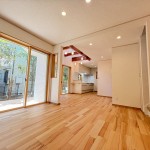 自然光を採りこんだ明るい住まいへとフルリノベーション