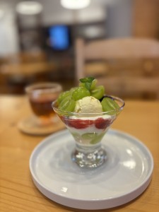 カフェ💛エンラージ＊新登場✨ぶどう園パルフェ🍇