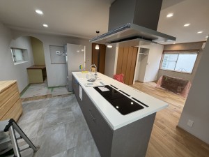 キッチンの大移動！間もなく完成します！