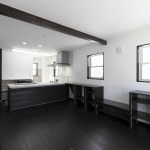 白×黒　上質でスタイリッシュな自然素材の家