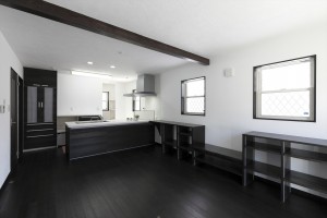 白×黒　上質でスタイリッシュな自然素材の家