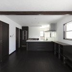 白×黒　上質でスタイリッシュな自然素材の家