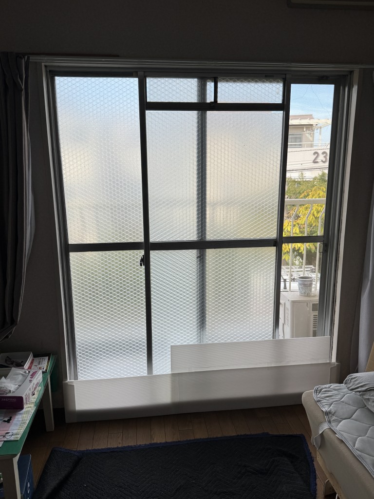 2階洋室北面テラス窓　前