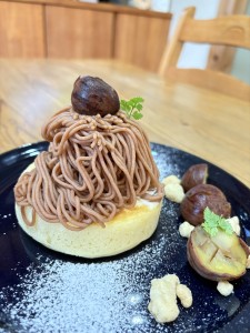 カフェ💛エンラージ＊和栗のモンブラン パンケーキ🌰
