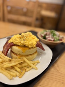 カフェ💛エンラージ＊”ふわふわ焼きたて”自家製パンケーキ💕