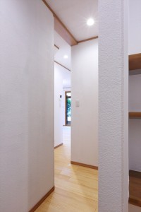 水廻り・洋室・階段下収納に繋がる_R